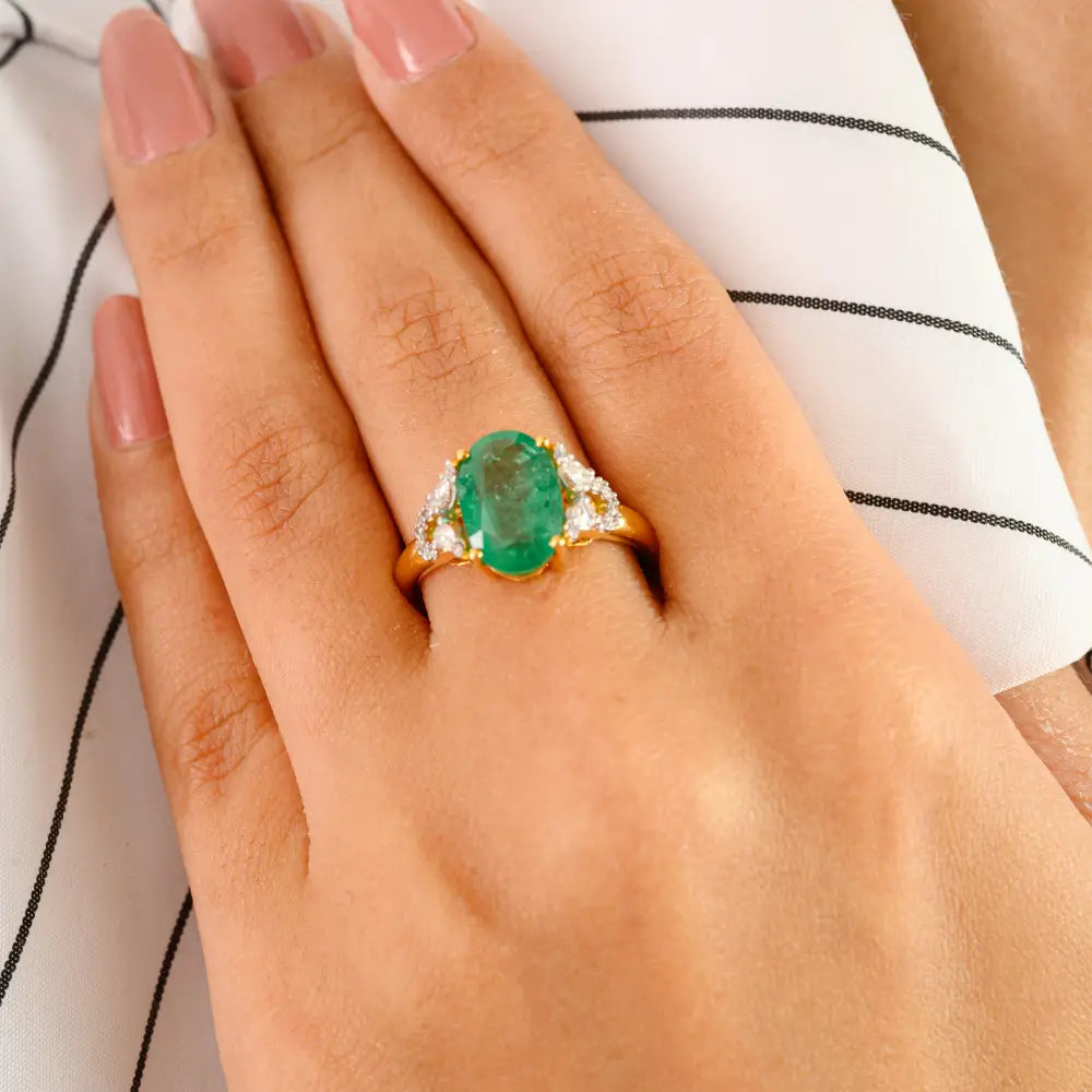 100% Authentic 14K Yellow Gold Oval Cut Emerald & Diamond Statement Ring Unisex