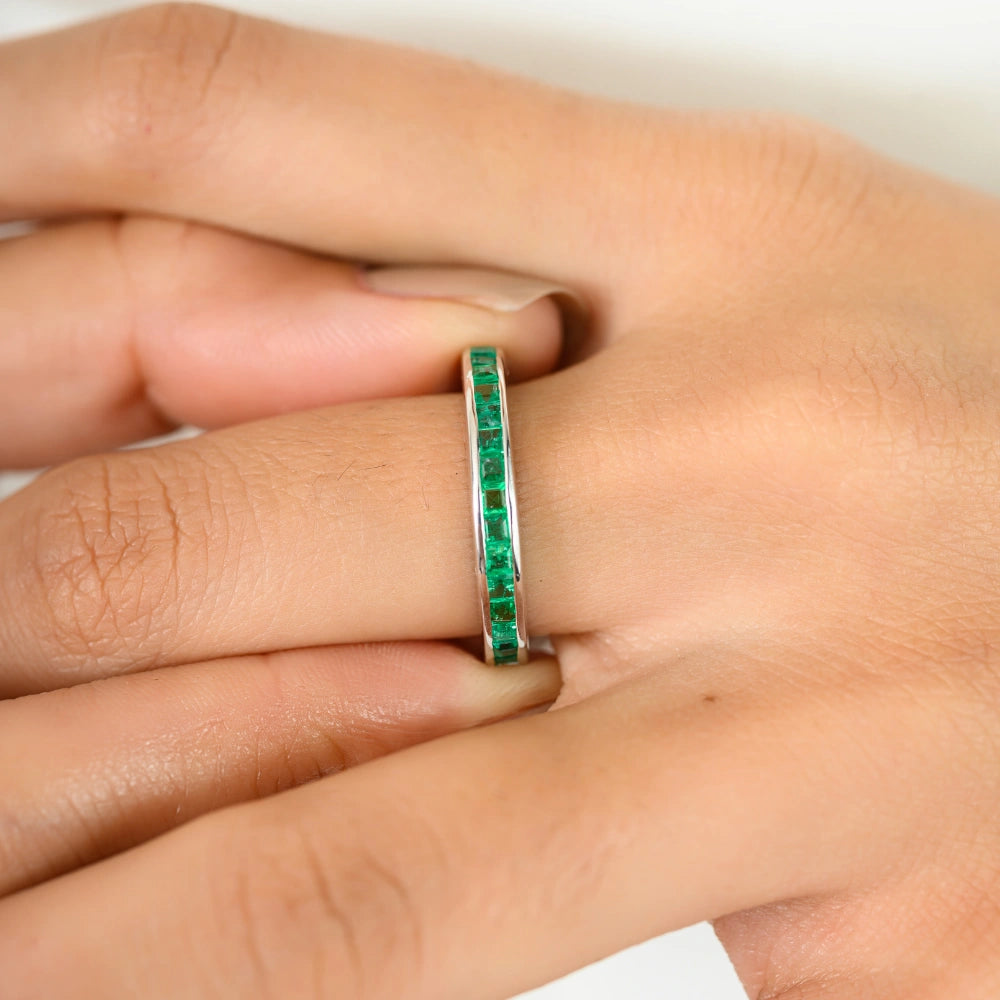 Gorgeous Genuine Green Emerald Gemstone Ring For Gift Channel Setting Best Price