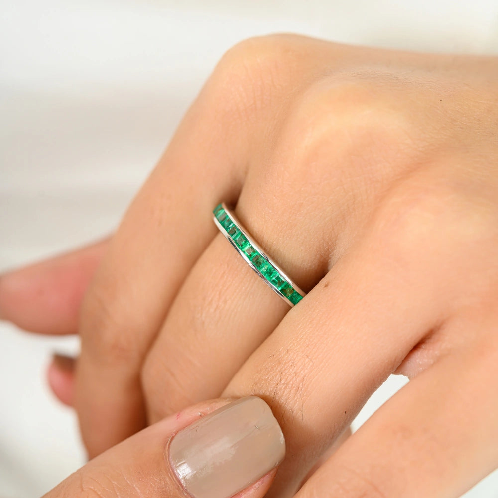 Gorgeous Genuine Green Emerald Gemstone Ring For Gift Channel Setting Best Price
