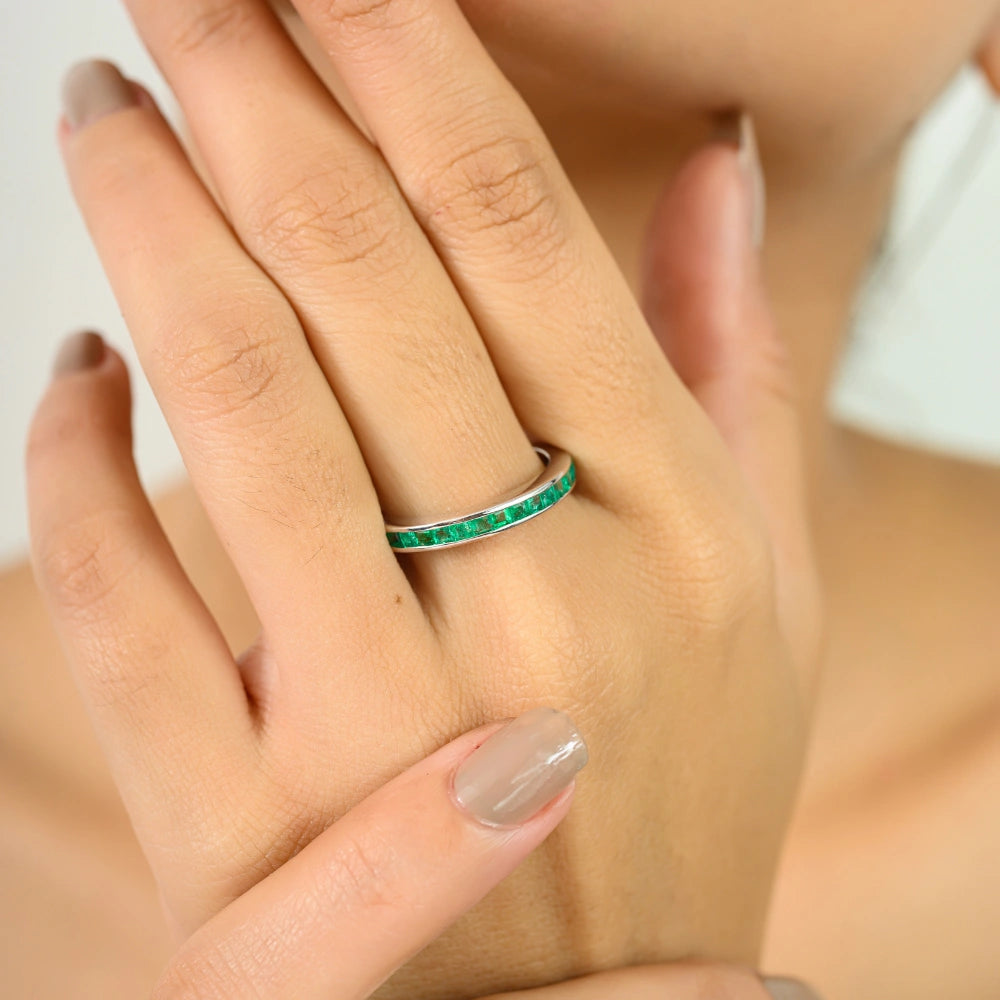 Gorgeous Genuine Green Emerald Gemstone Ring For Gift Channel Setting Best Price