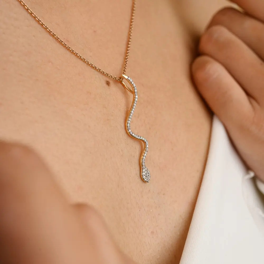 Designer Jewelry Natural Round Diamond 18K Solid Yellow Gold Snake Pendant