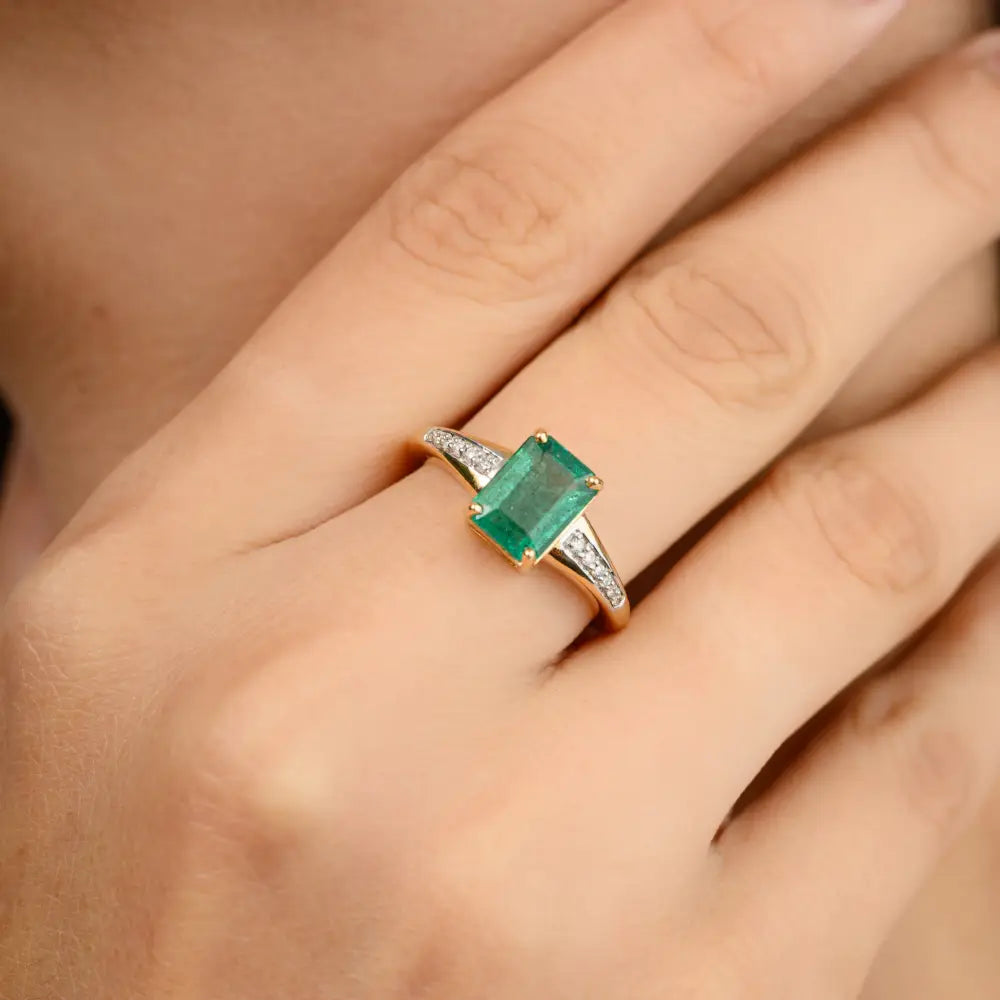 New Trendy Products Solid 18K Yellow Gold Emerald & Diamond Stackable Ring For Unisex