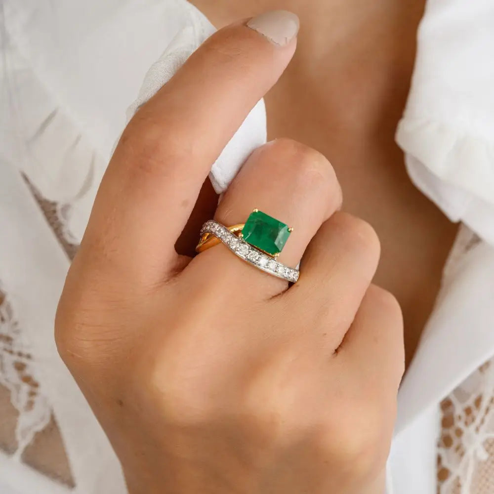 Top Quality Elegant Natural Octagon Cut Emerald & Diamond Wedding Ring for Women