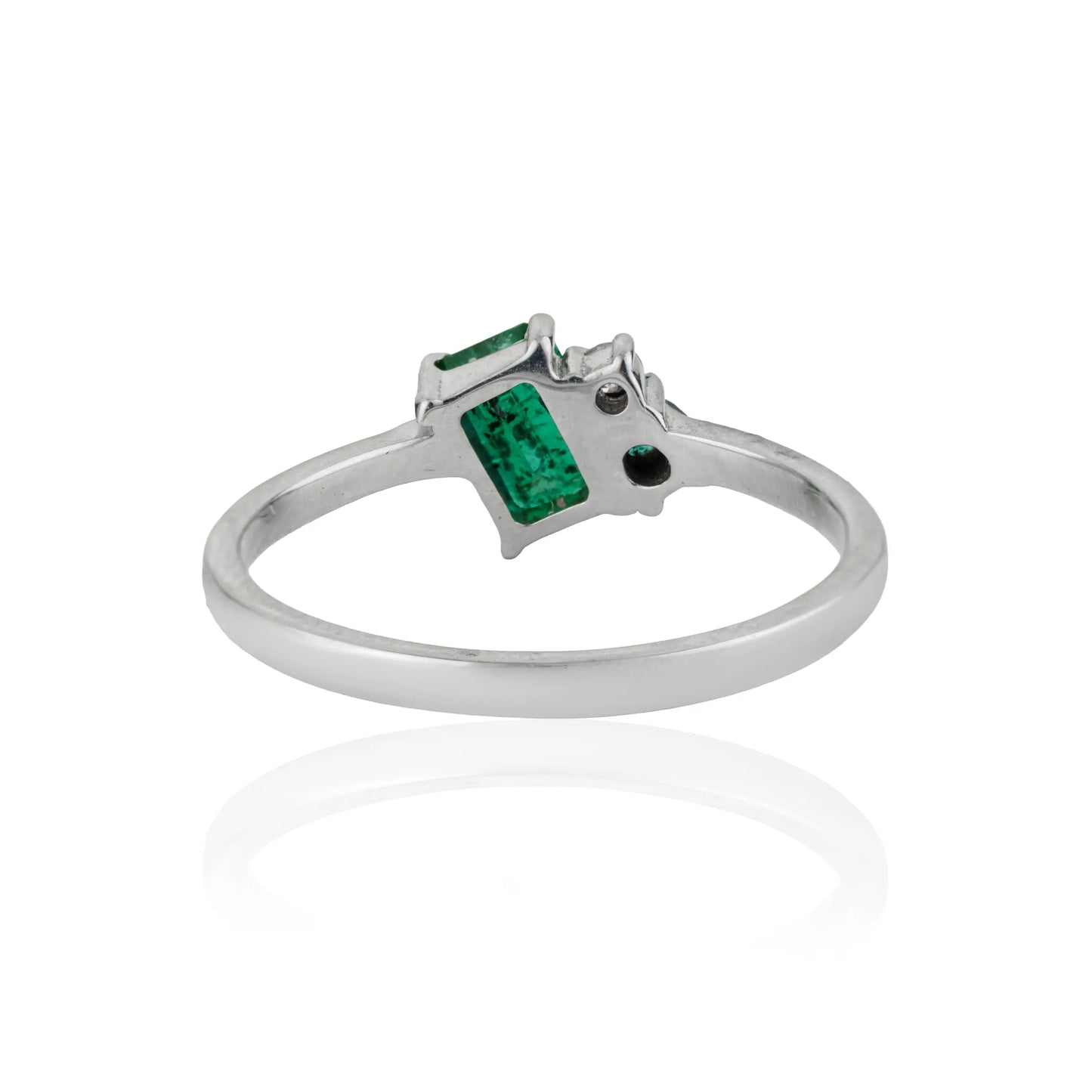 Classic Emerald Gemstone & Diamond Minimal Design Fine Ring For Women's Party Wear