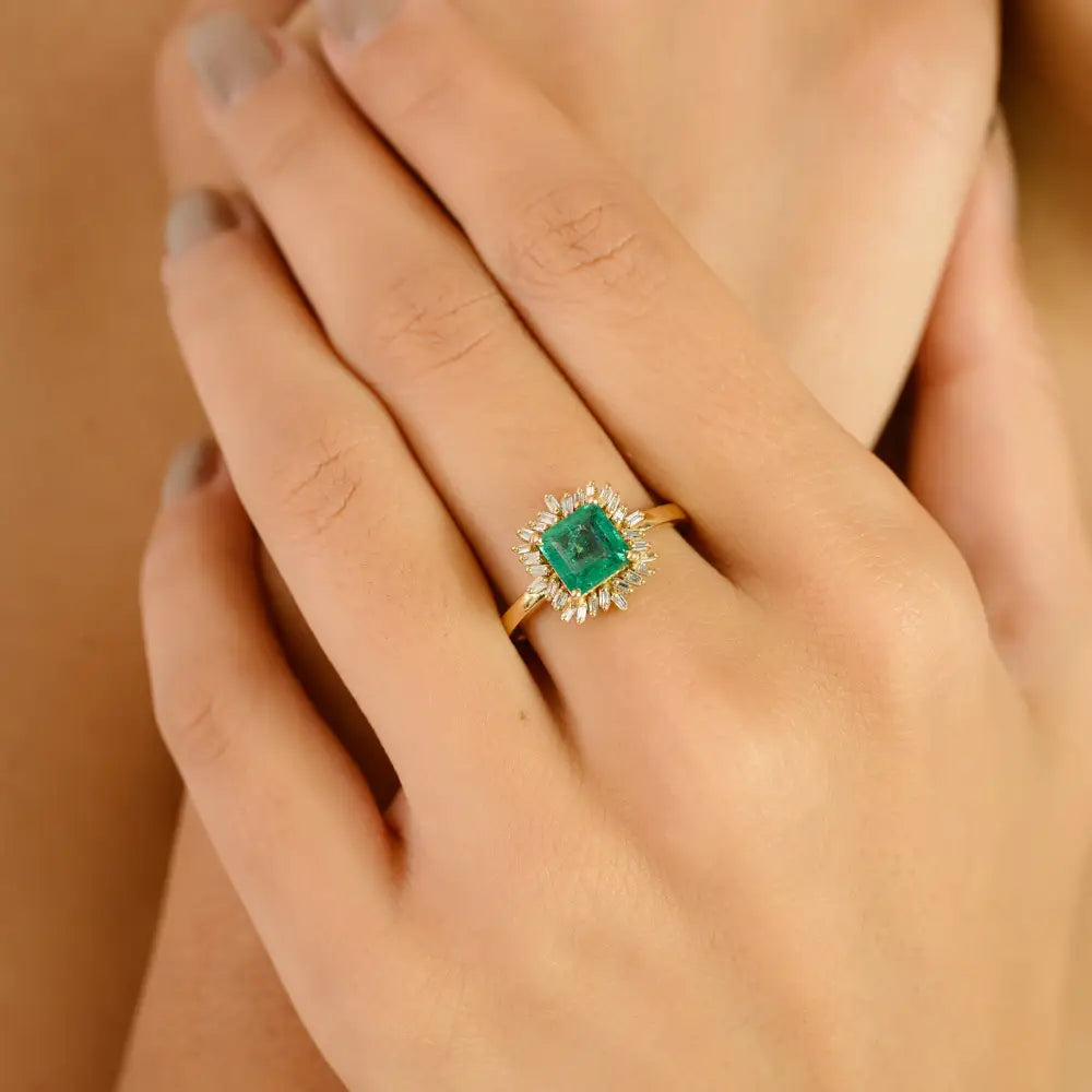 Minimal Design Prong Set Emerald & Diamond K18 Solid Yellow Gold Cluster Ring For Unisex