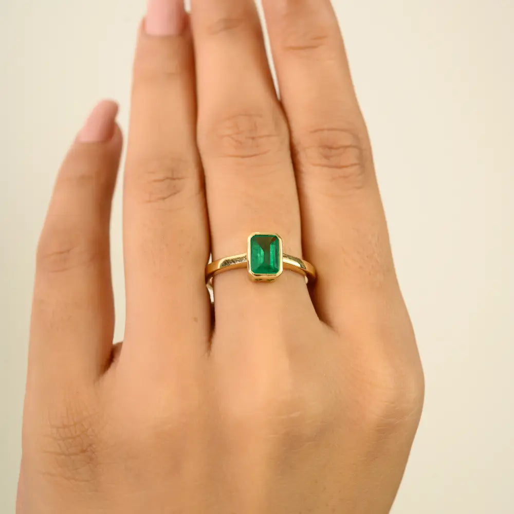 Bezel Set Emerald Simple Design Single Stone Ring Unisex Everyday Jewelry 18K Yellow Gold