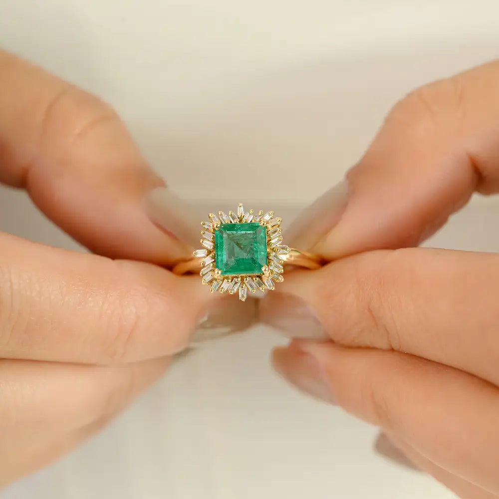 Minimal Design Prong Set Emerald & Diamond K18 Solid Yellow Gold Cluster Ring For Unisex