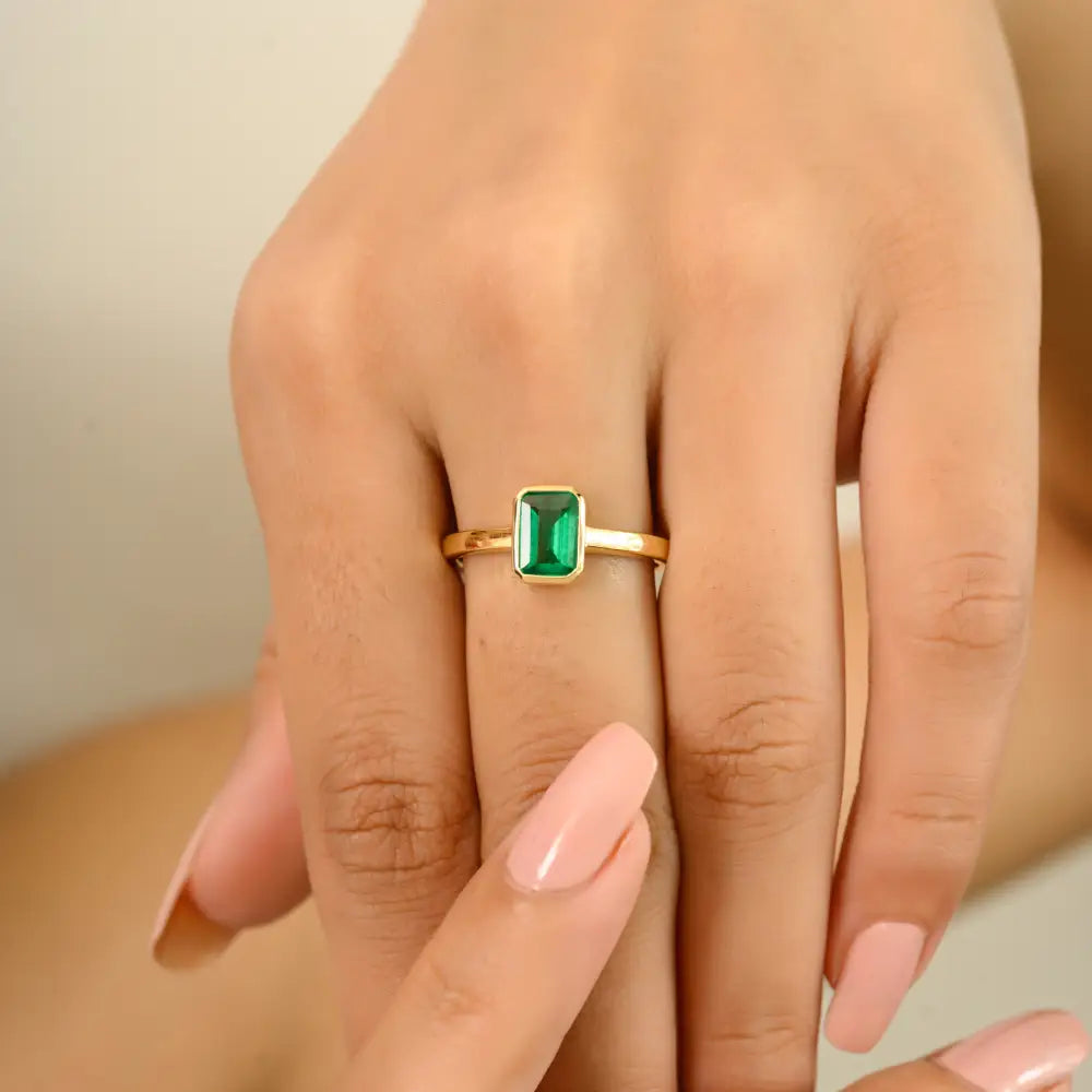 Bezel Set Emerald Simple Design Single Stone Ring Unisex Everyday Jewelry 18K Yellow Gold