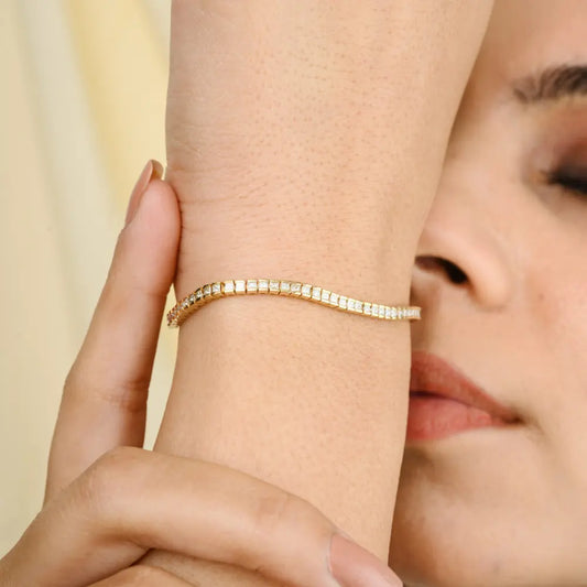 Best Selling Products 18K Yellow Gold Sleek Diamond Tennis Bracelet