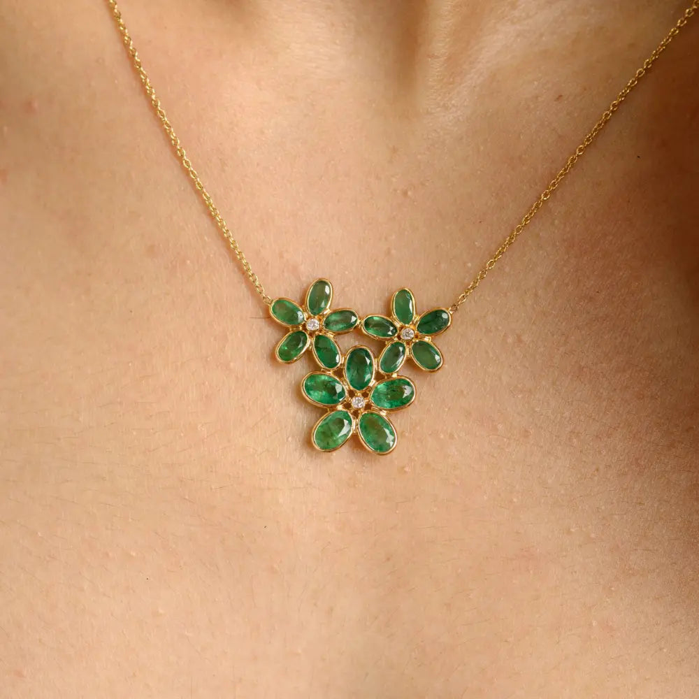 Natural Emerald & Diamond 18K Solid Yellow Gold Flower Design Necklace