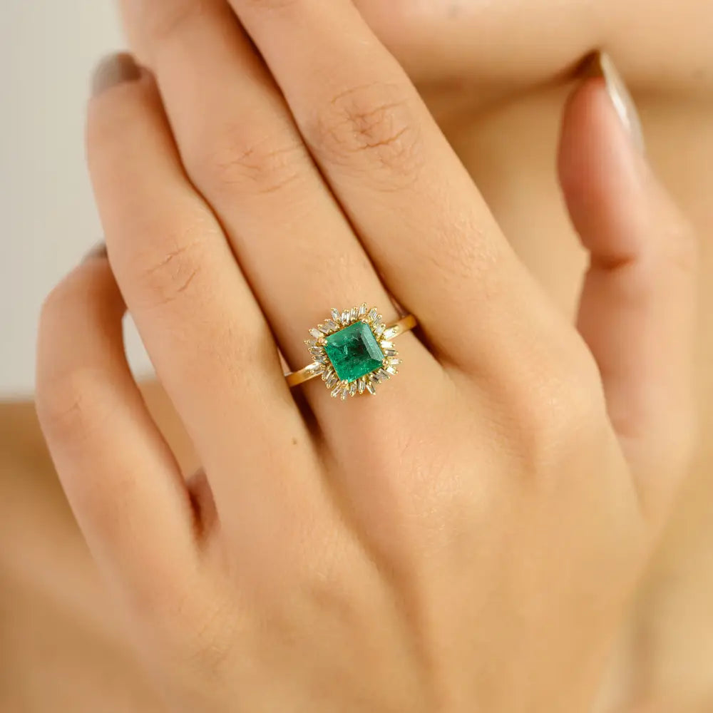 Minimal Design Prong Set Emerald & Diamond K18 Solid Yellow Gold Cluster Ring For Unisex