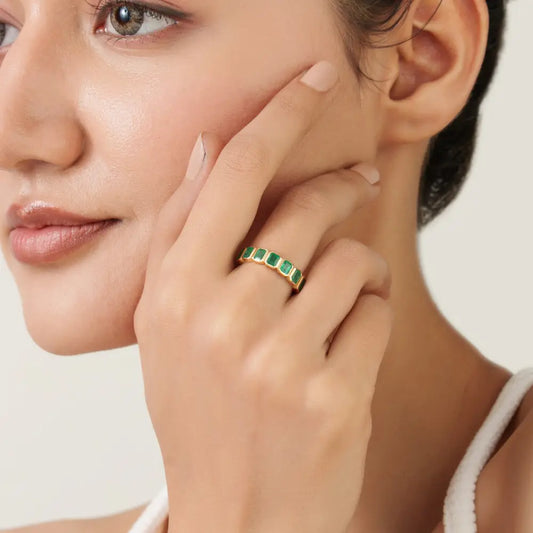 Simple Elegant Design Emerald Gemstone Half Eternity Band Ring K14 Yellow Gold Fine Jewelry