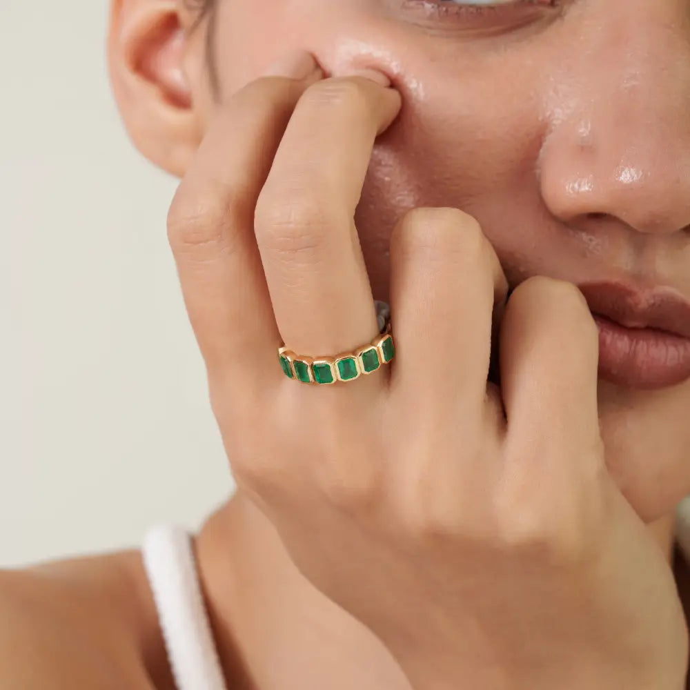 Simple Elegant Design Emerald Gemstone Half Eternity Band Ring K14 Yellow Gold Fine Jewelry