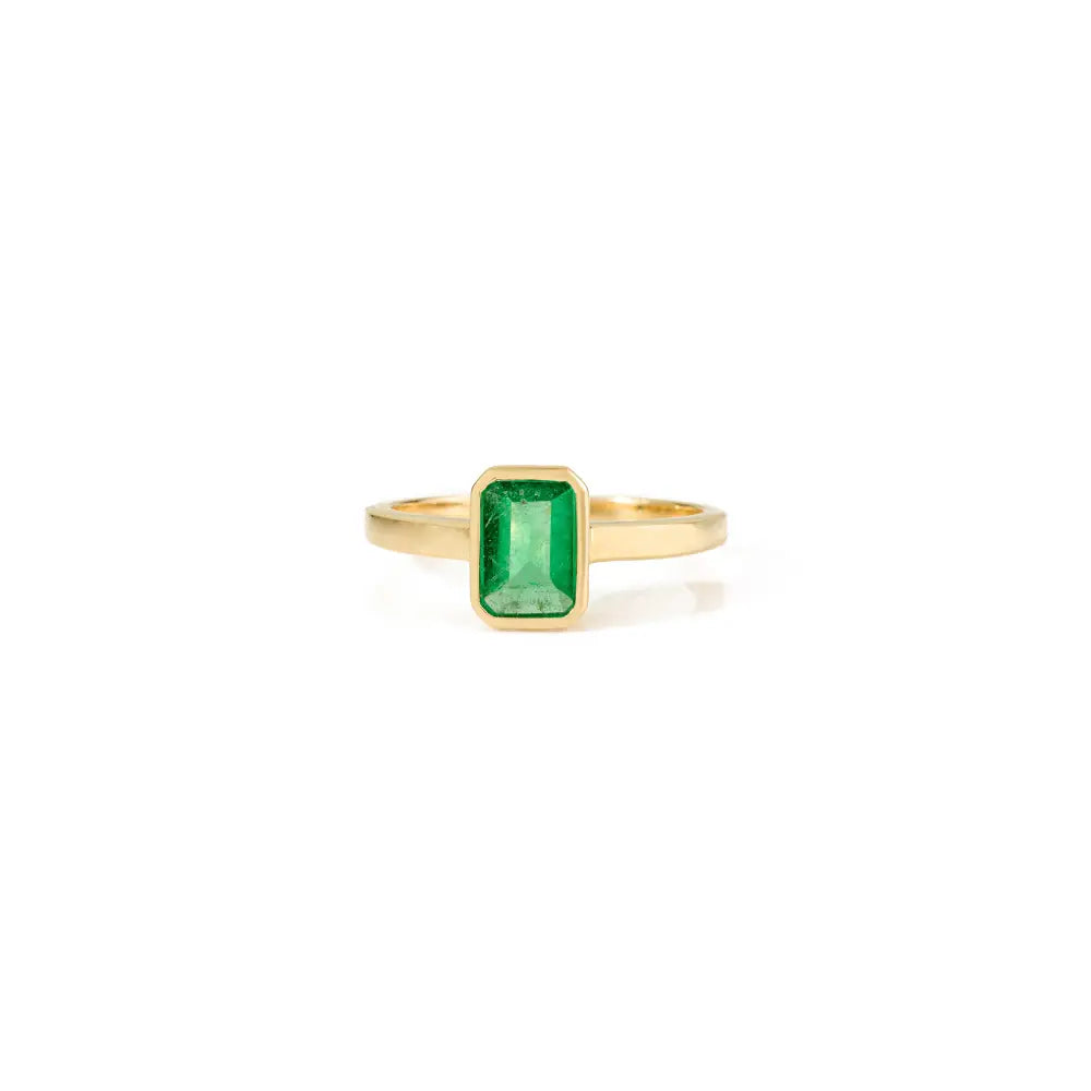 Bezel Set Emerald Simple Design Single Stone Ring Unisex Everyday Jewelry 18K Yellow Gold