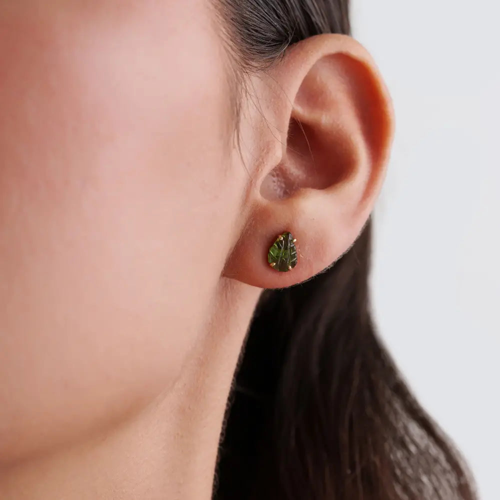 14K Yellow Gold Semi Precious Gemstone Green Tourmaline Carving Leaf Shape Stud Earrings