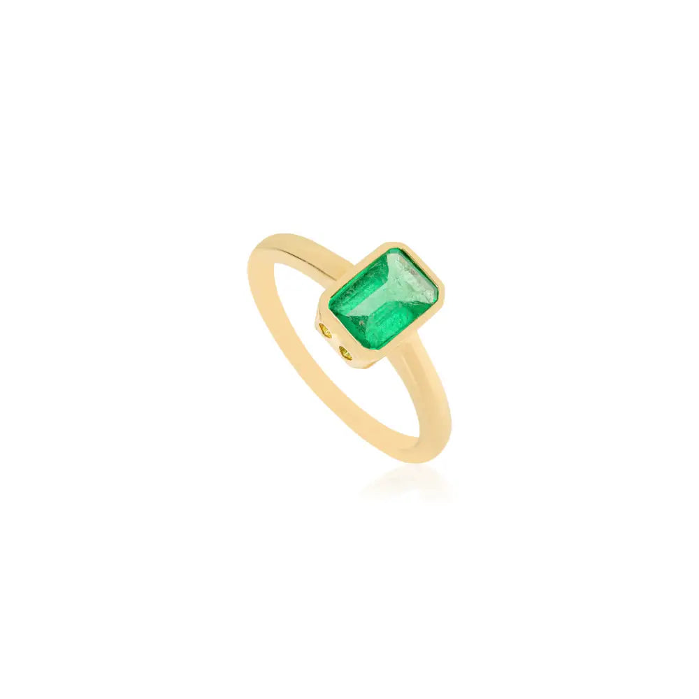 Bezel Set Emerald Simple Design Single Stone Ring Unisex Everyday Jewelry 18K Yellow Gold