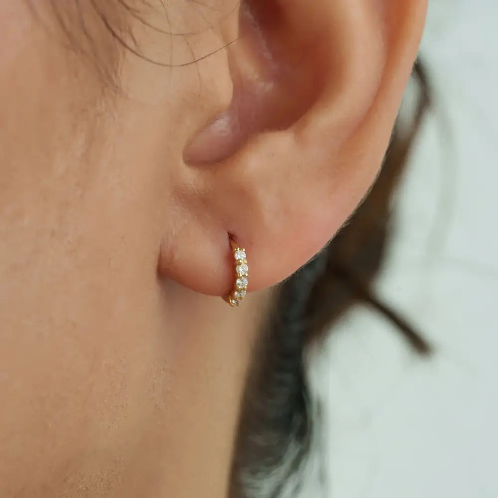 Minimalist Dainty K18 Yellow Gold Round Cut Diamond Mini Huggie Hoop Earrings For Girls