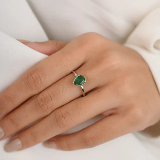 New Arrival Emerald 18K White Gold Pear Shape Gemstone Ring