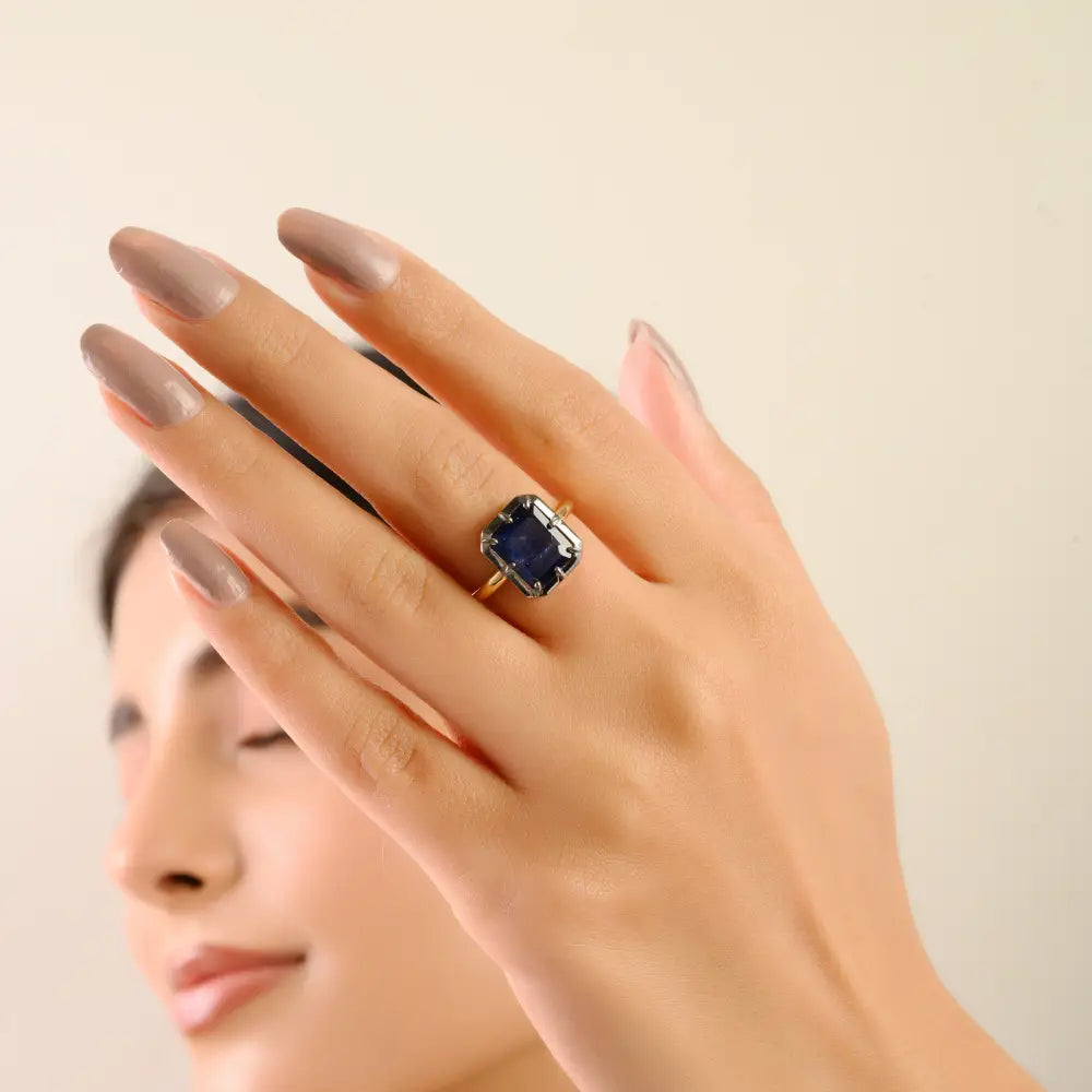 Top Quality Blue Sapphire Single Stone Black Rhodium Plated Gemstone Ring 18K Yellow Gold