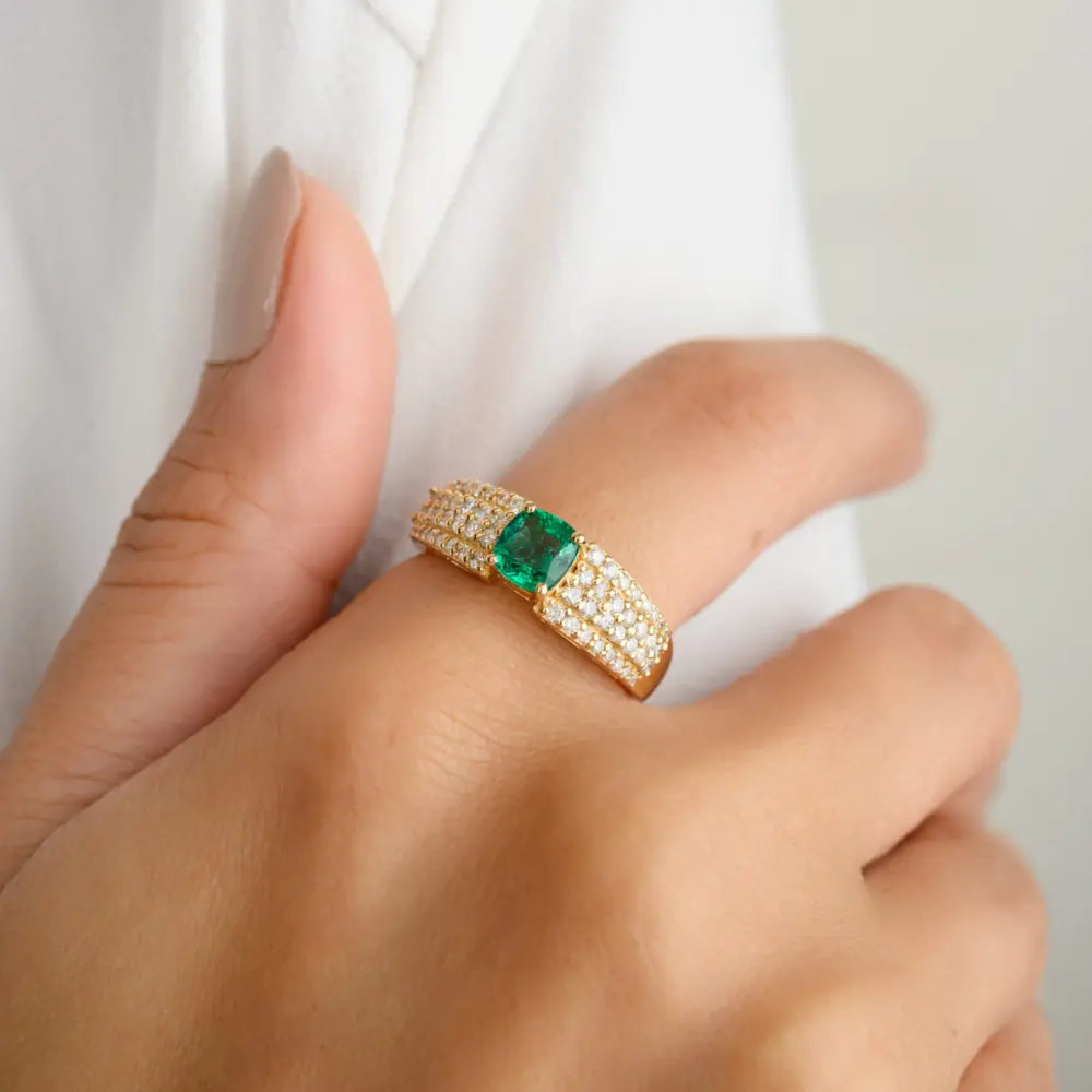 Cushion Cut Emerald & Diamond K18 Yellow Gold Engagement Band Ring