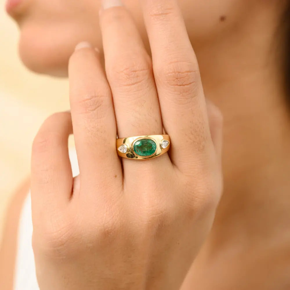 Genuine Jewelry Solid 18k Yellow Gold Emerald & Diamond Engagement Dome Ring