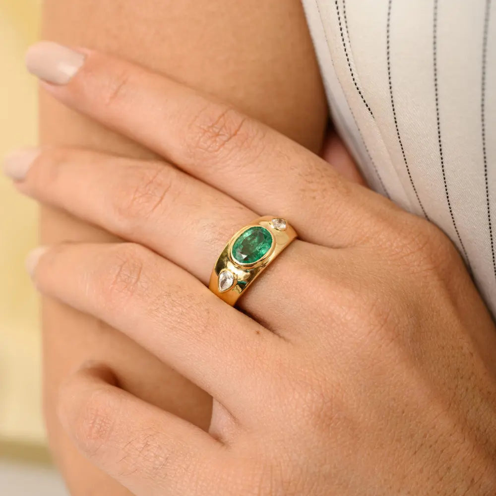 Genuine Jewelry Solid 18k Yellow Gold Emerald & Diamond Engagement Dome Ring