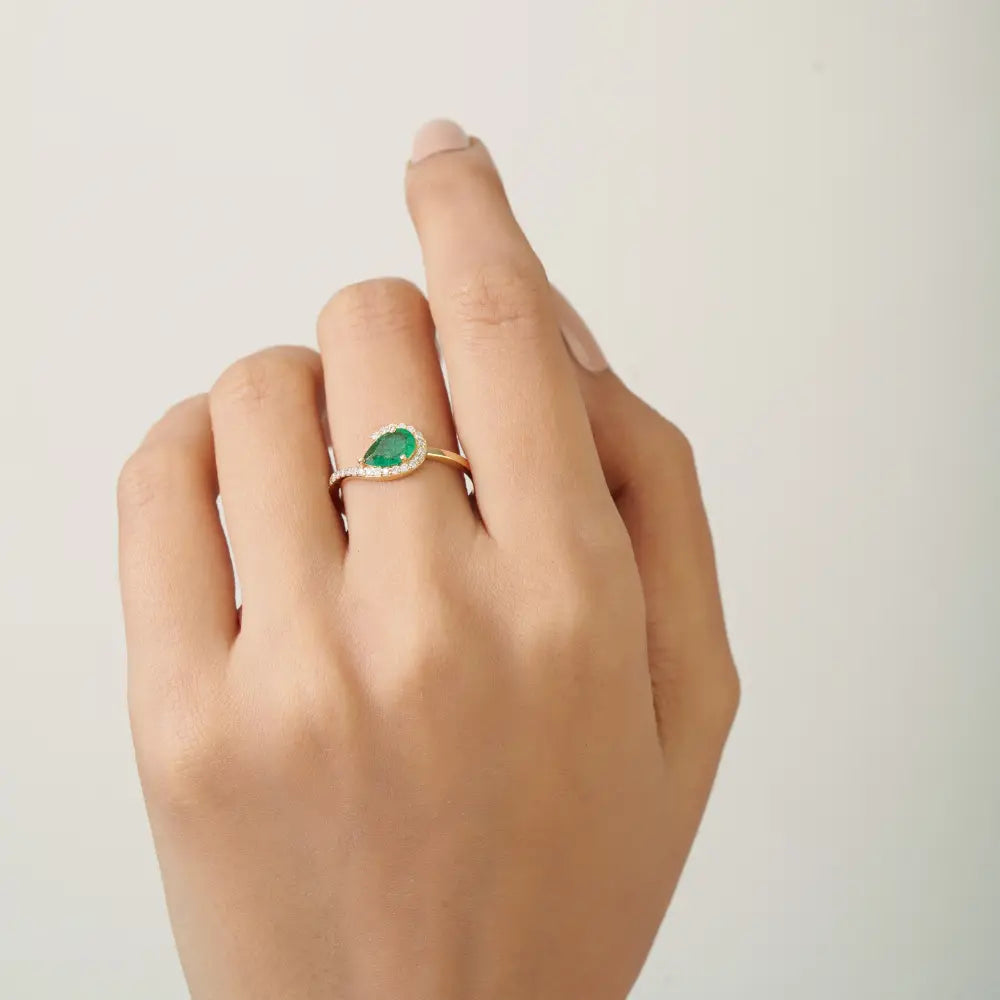 Unique Design Prong Set Emerald & Diamond K14 Real Yellow Gold Gemstone Ring New Jewelry
