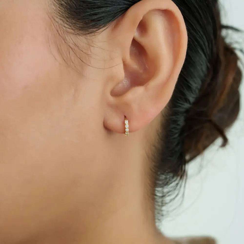 Minimalist Dainty K18 Yellow Gold Round Cut Diamond Mini Huggie Hoop Earrings For Girls