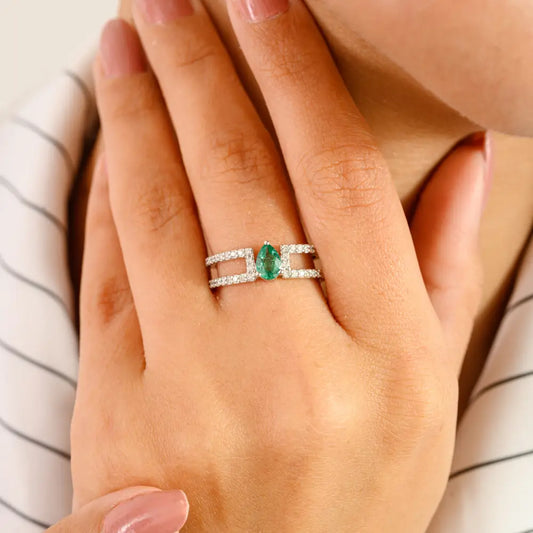 Newly Design 14K White Gold Natural Emerald & Diamond Split Shank Wedding Ring