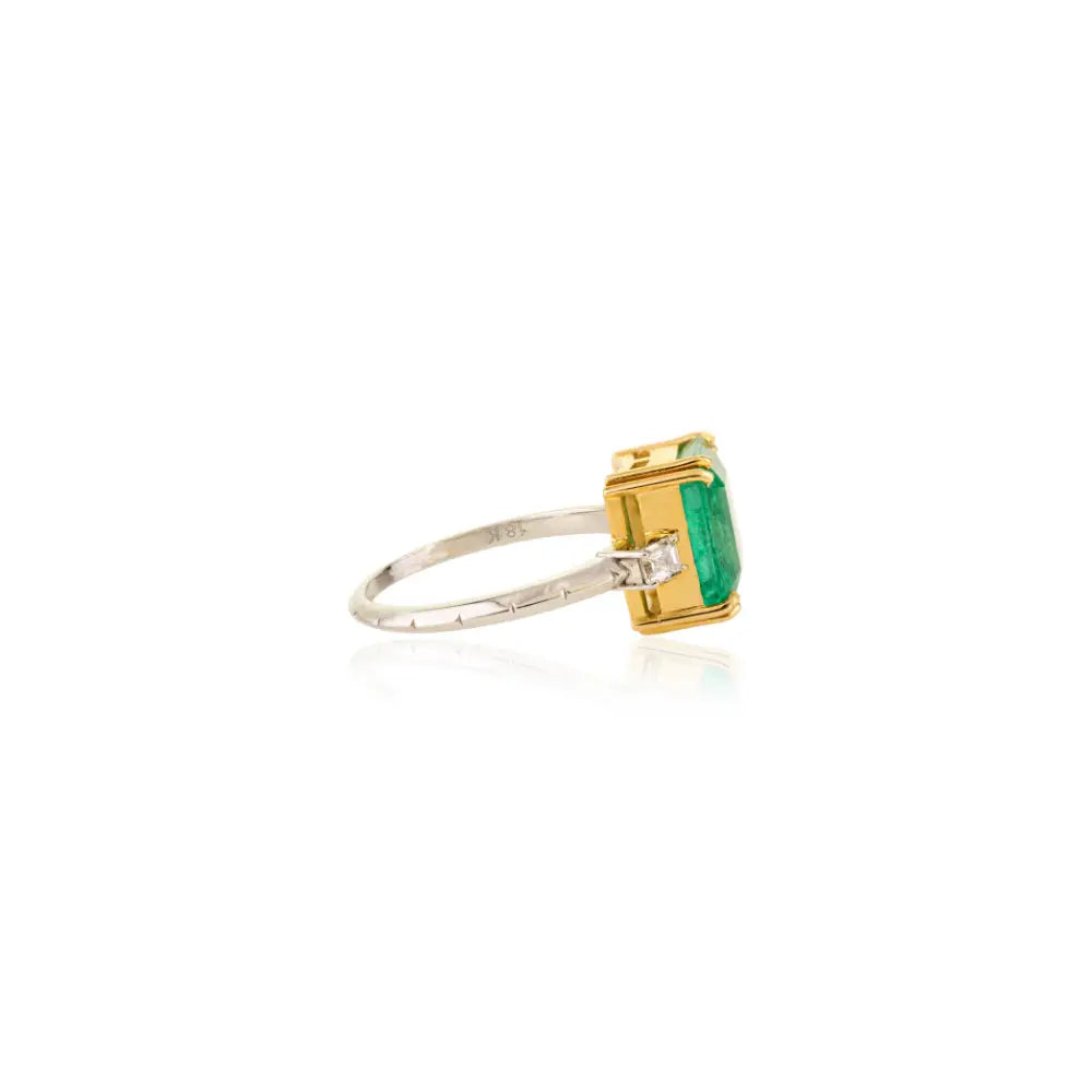 Double Prong Set Emerald & Diamond 18K Real Two Tone Gold Trilogy Ring For Wedding