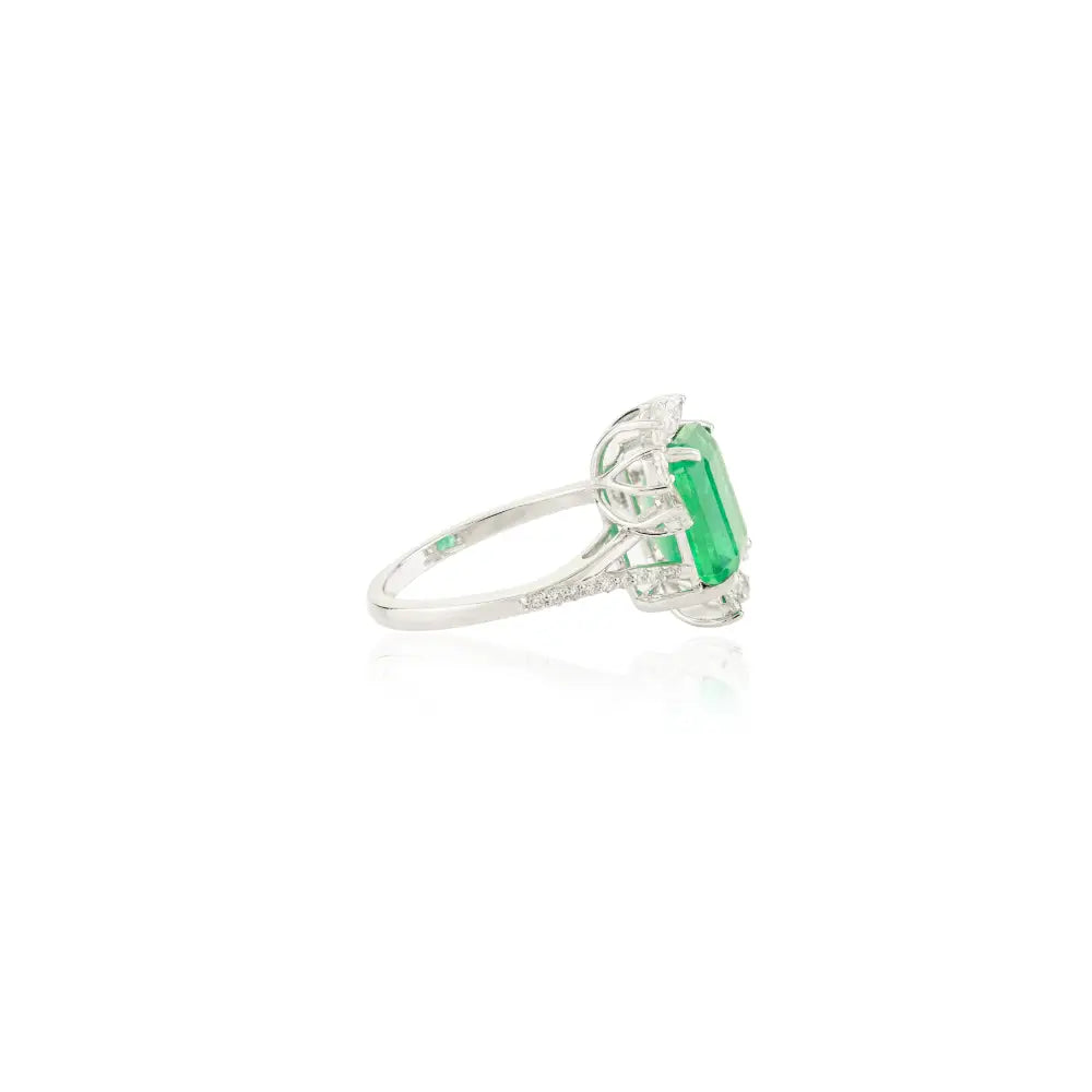 Customized Genuine Emerald & Diamond Unique Wedding Ring 18K White Gold Prong Setting