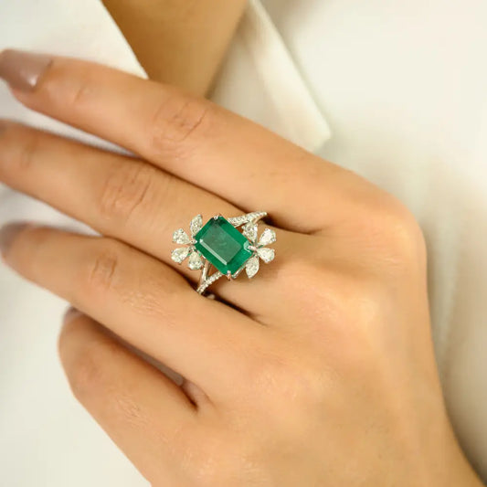Customized Genuine Emerald & Diamond Unique Wedding Ring 18K White Gold Prong Setting