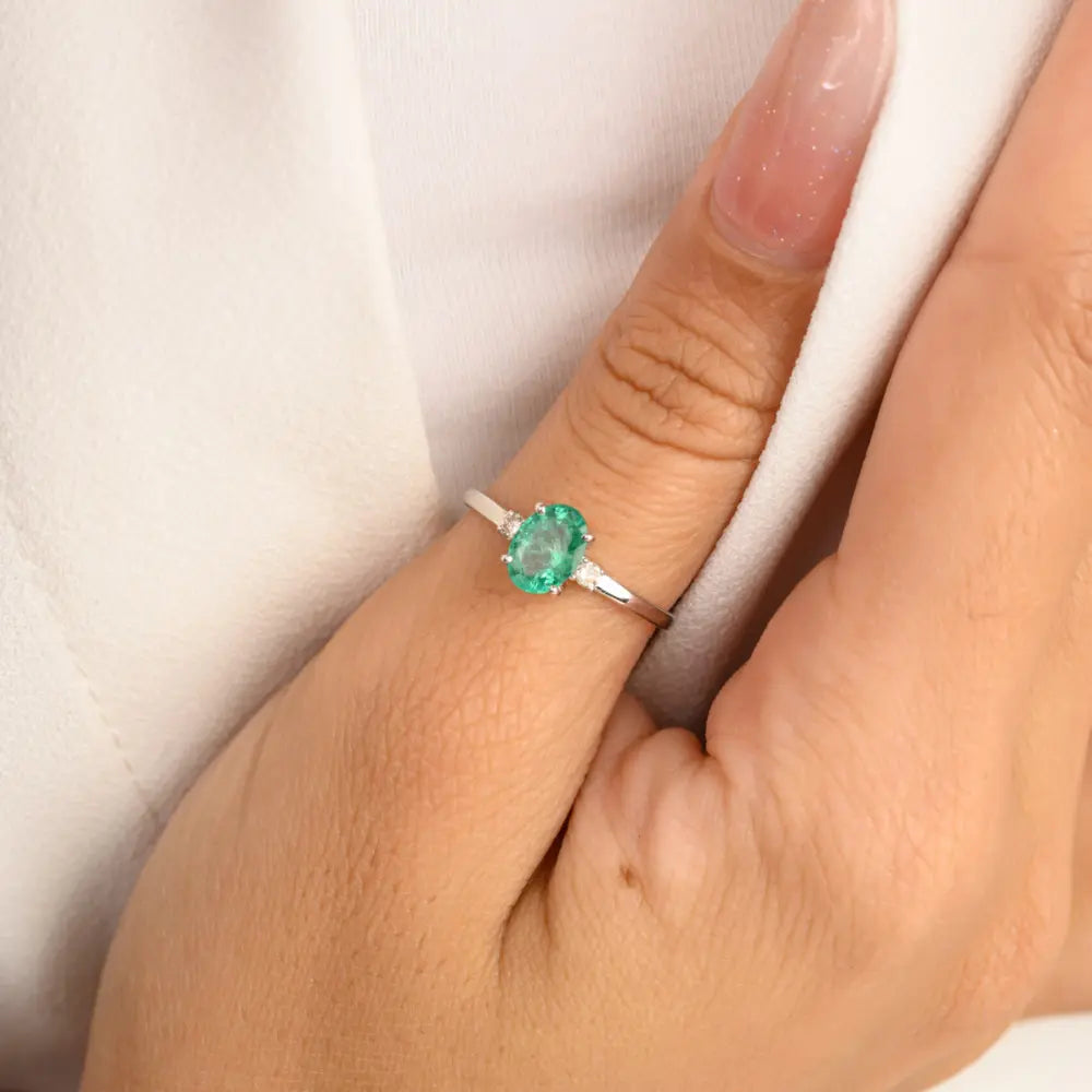 100% Natural Precious Stone Emerald & Diamond 14K White Gold Minimal Ring