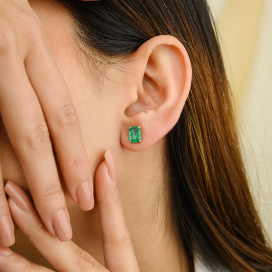 Best Quality Product 18K Yellow Gold Natural Emerald Stud Earring