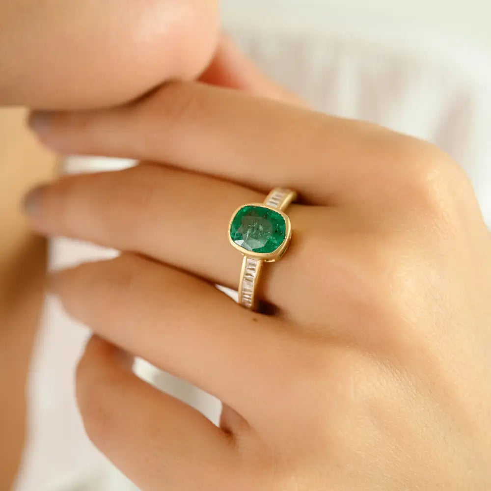 Stunning Real 18K Yellow Gold Emerald & Diamond Wedding Ring Fine May Birthstone Jewelry