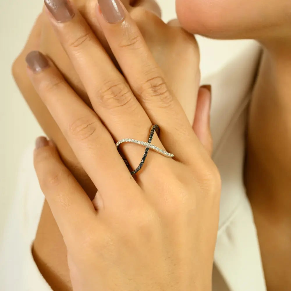 Round Cut Black & White Natural Diamond Criss Cross Ring Pure 18K White Gold Fine Jewelry