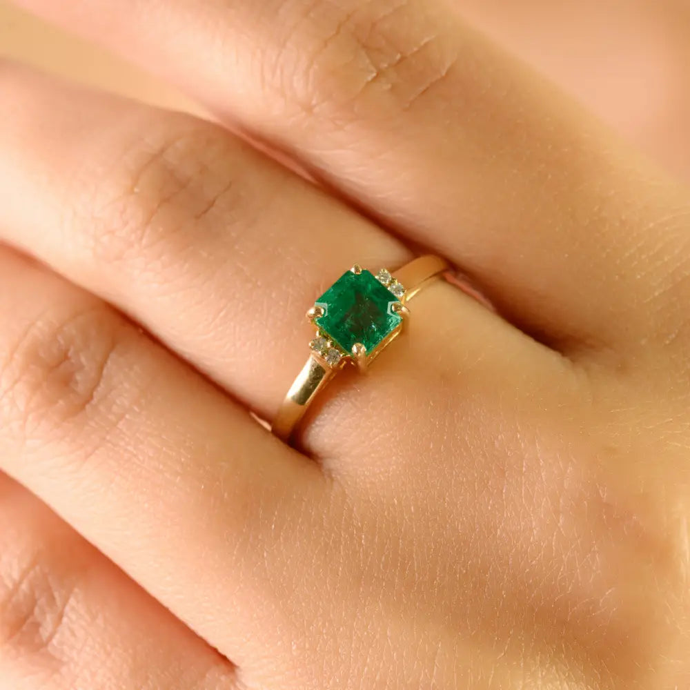 Prong Setting Emerald & Diamond Minimal Gemstone Ring Daily Wear 14K Yellow Gold Jewelry