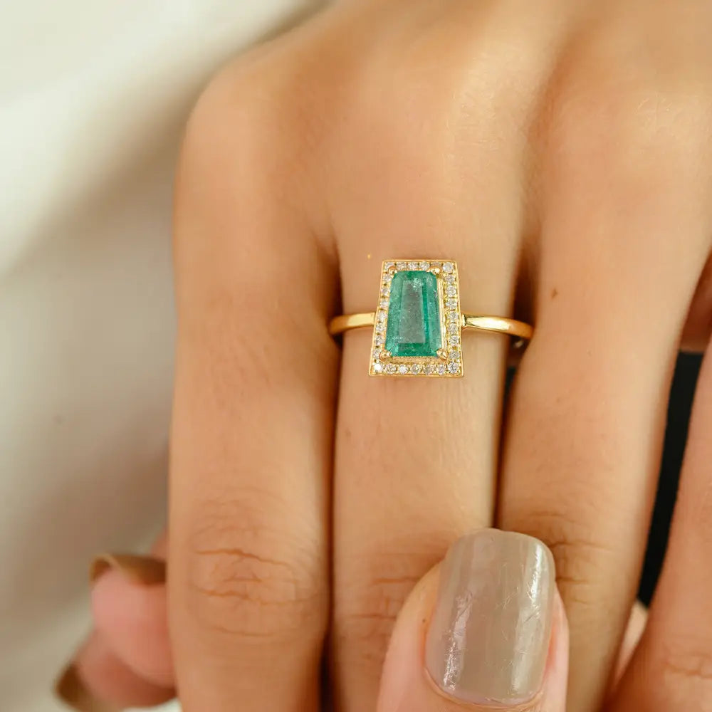 Latest Design Fine Emerald & Diamond Halo Stackable Ring K18 Yellow Gold Jewelry Supplier