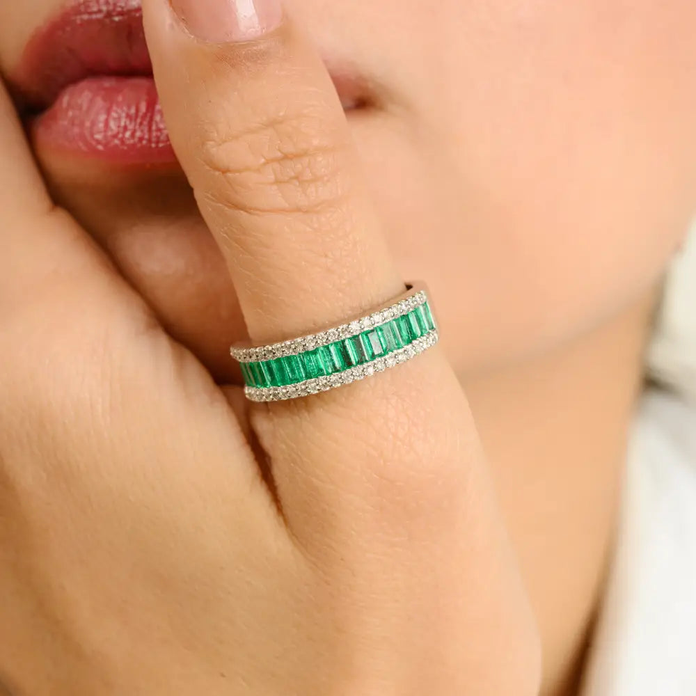 Latest New Design Emerald & Diamond 14K White Gold Wedding Band Ring Statement Jewelry