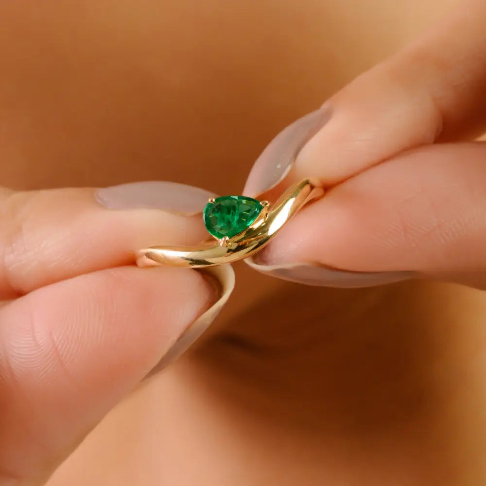 Real K18 Yellow Gold Natural Emerald Curve Wavy Band Ring Wholesale Jewelry Manufacturer