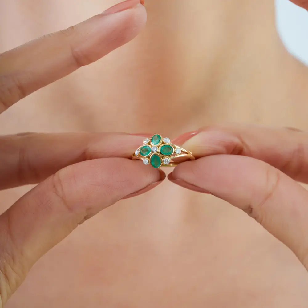 Trending Design Emerald & Diamond K14 Yellow Gold Flower Shape Wedding Ring For Women