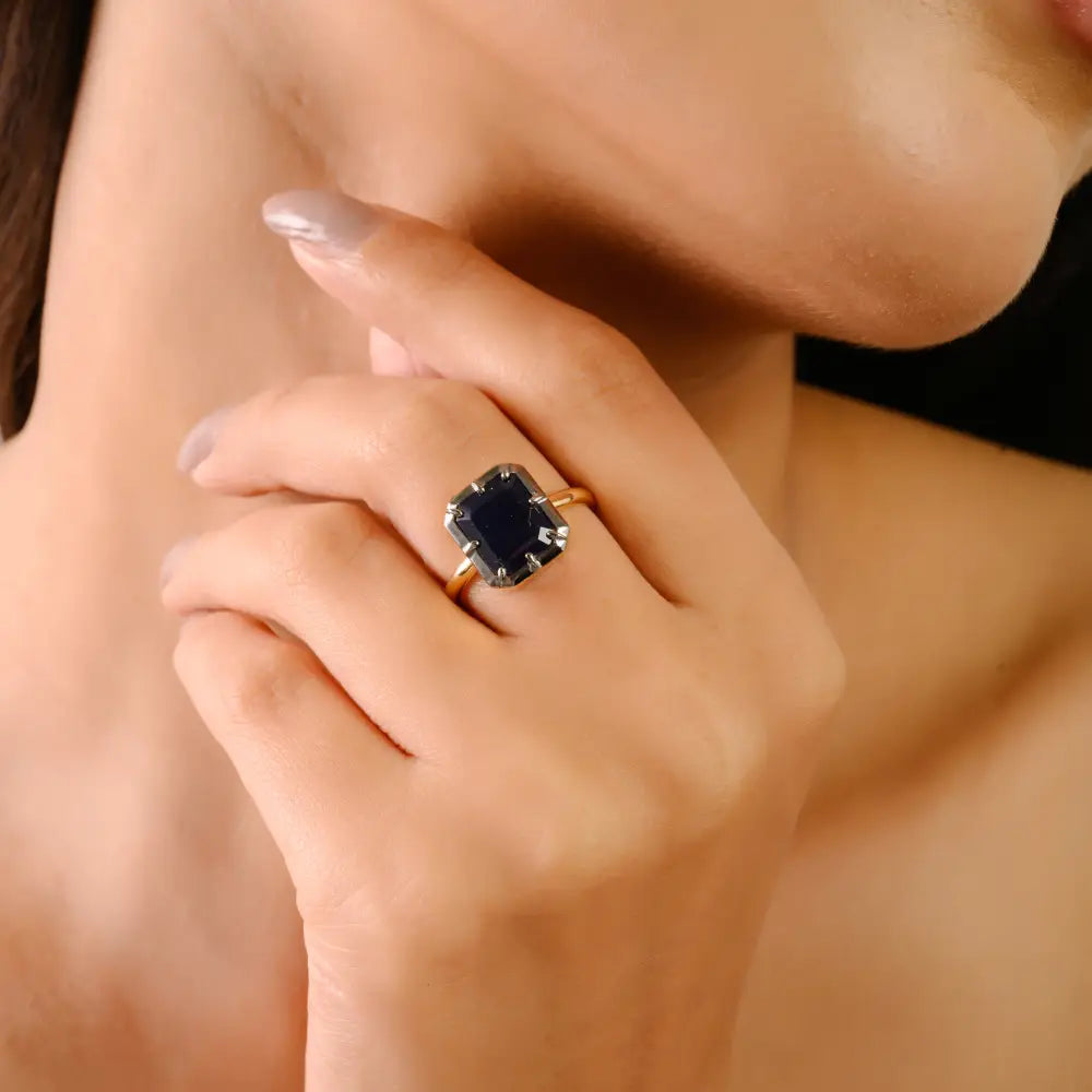 Top Quality Blue Sapphire Single Stone Black Rhodium Plated Gemstone Ring 18K Yellow Gold