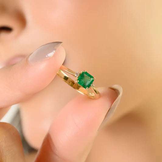 Trending Design Zambian Emerald & Diamond Minimal Gemstone 14K Yellow Gold Ring Unisex