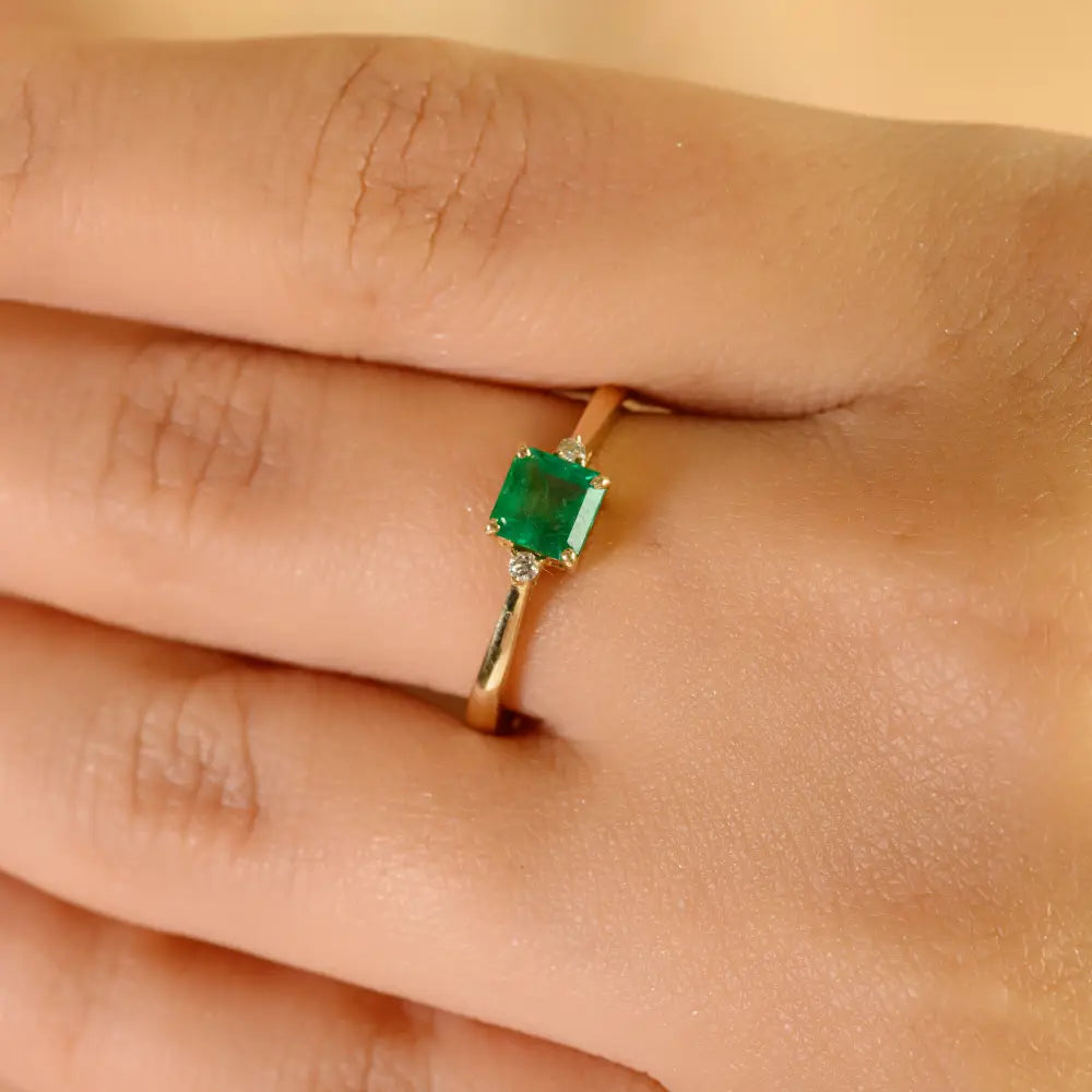 Trending Design Zambian Emerald & Diamond Minimal Gemstone 14K Yellow Gold Ring Unisex