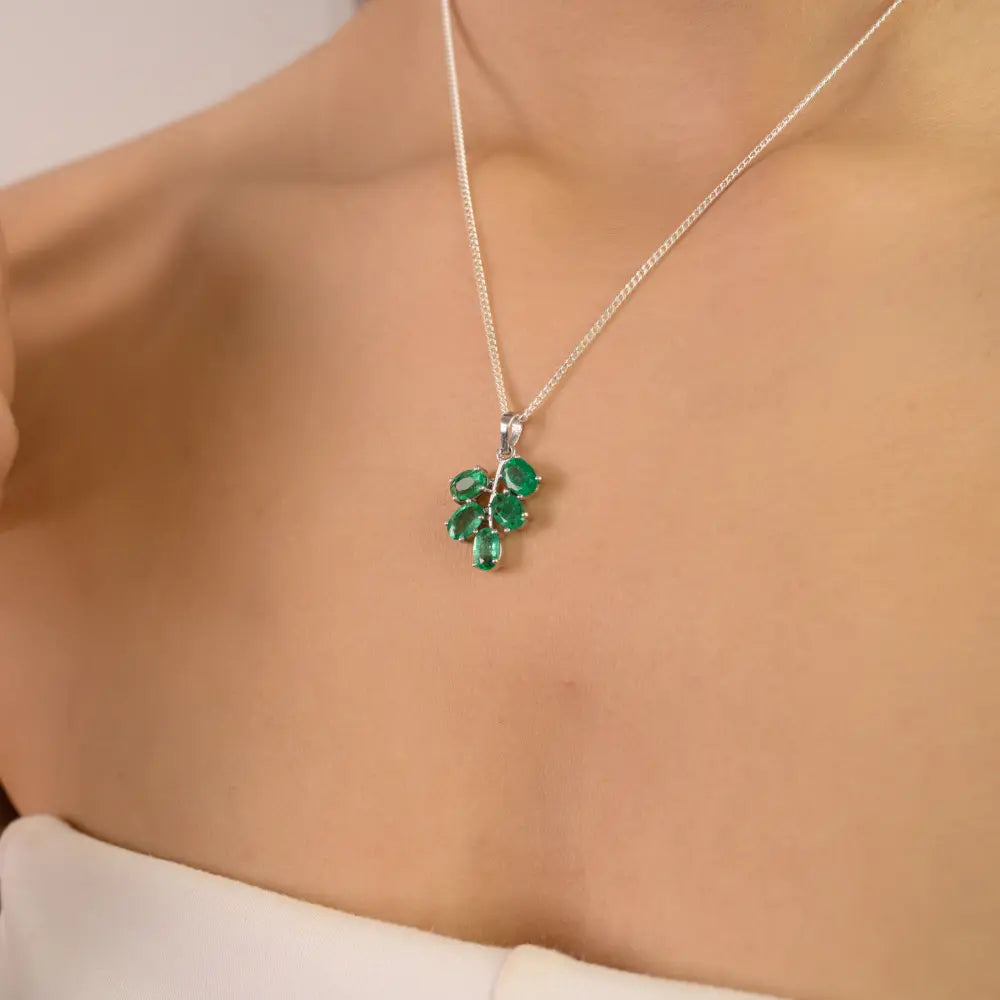 Natural Emerald 925 Sterling Silver Leaf Motif Pendant