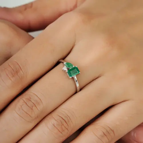 Unique Design 925 Sterling Silver Emerald & Diamond Ring For Women's Party Wear Jewelry