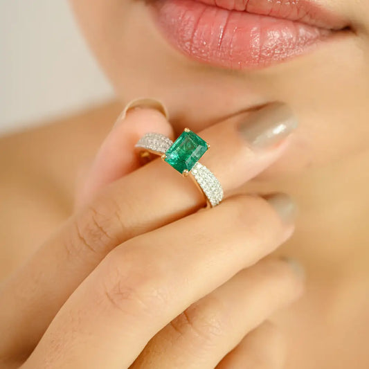 Trending Design Solid K14 Yellow Gold Emerald & Diamond Wedding Ring Custom Jewelry