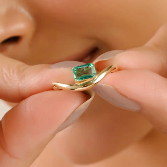 Elegant Classic Zambian Emerald Single Stone Wavy Band Ring Unisex 14K Real Yellow Gold