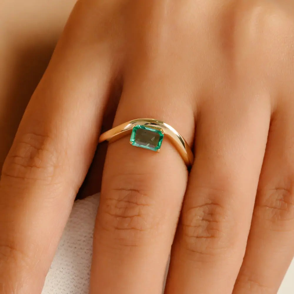 Elegant Classic Zambian Emerald Single Stone Wavy Band Ring Unisex 14K Real Yellow Gold
