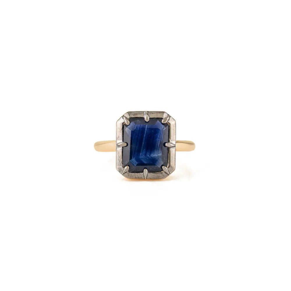 Top Quality Blue Sapphire Single Stone Black Rhodium Plated Gemstone Ring 18K Yellow Gold